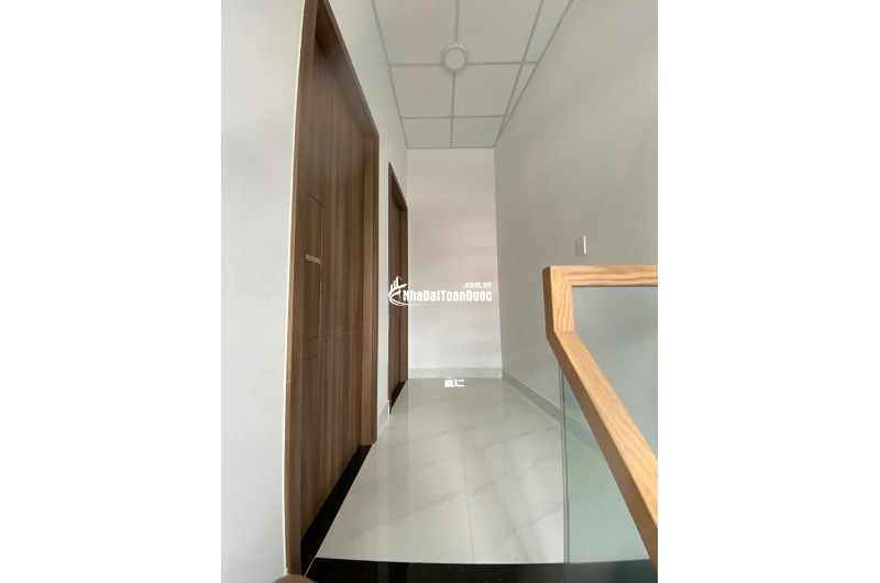 Bán nhà sát căn mặt tiền đường Tỉnh Lộ 10, DT 63m2, xây mới 1 trệt, 1 lầu